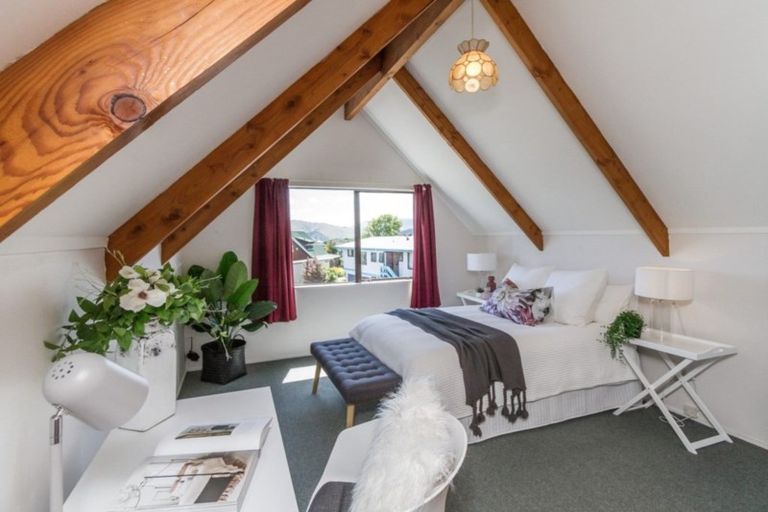 Photo of property in 33 James Cook Drive, Whitby, Porirua, 5024