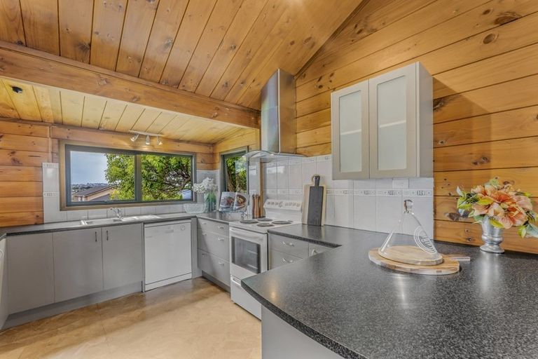 Photo of property in 43 Palmyra Way, Half Moon Bay, Auckland, 2012