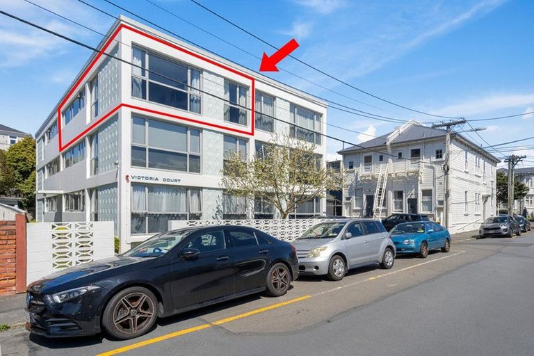 Photo of property in Victoria Court, 10/4u Queen Street, Mount Victoria, Wellington, 6011