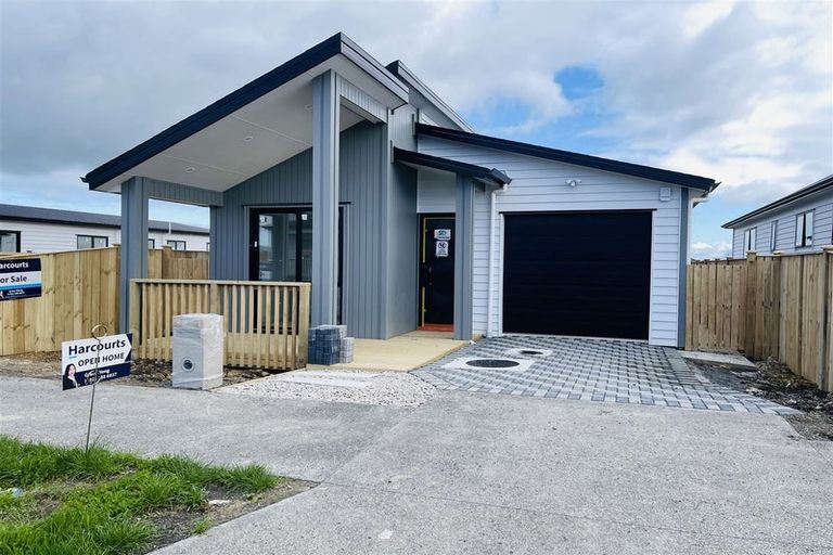 Photo of property in 12 Woven Place, Karaka, 2113