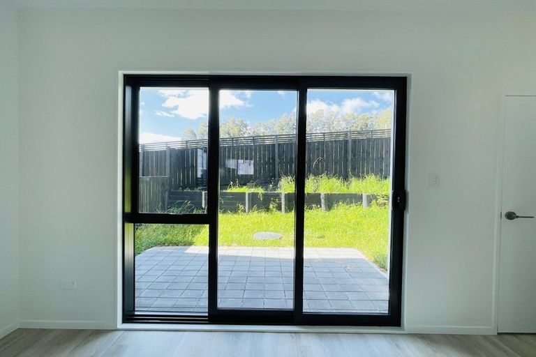 Photo of property in 27 Whiteywood Street, Westgate, Auckland, 0814
