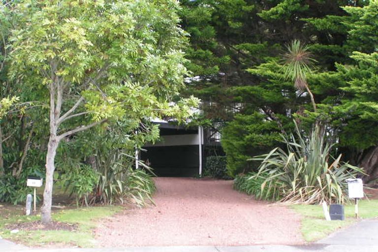 Photo of property in 22 Glenfinn Place, Massey, Auckland, 0614