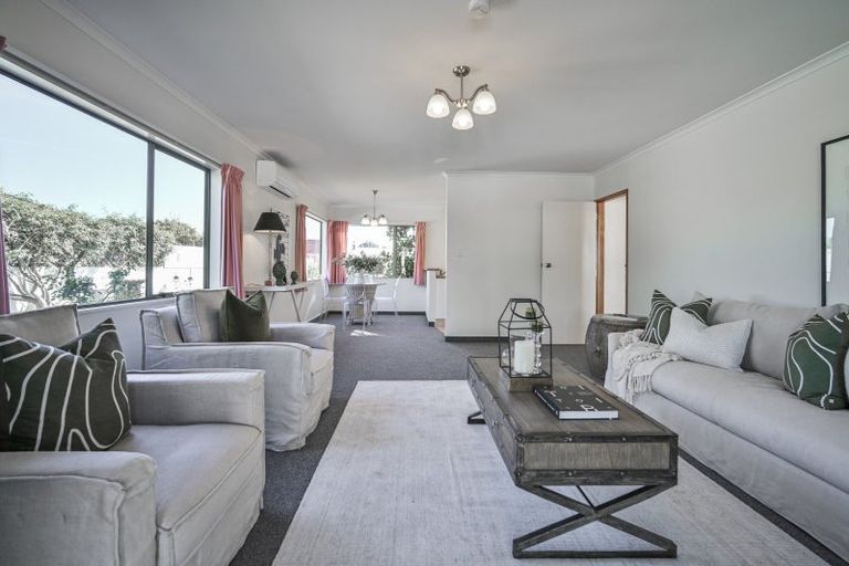 Photo of property in 2/239 Warwick Road, Mayfair, Hastings, 4122