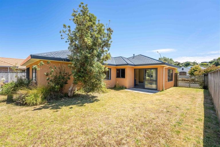 Photo of property in 104 Weggery Drive, Waikanae Beach, Waikanae, 5036