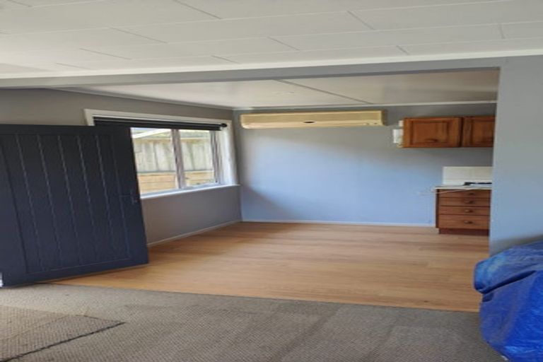 Photo of property in 40 Ruskin Road, Newlands, Wellington, 6037