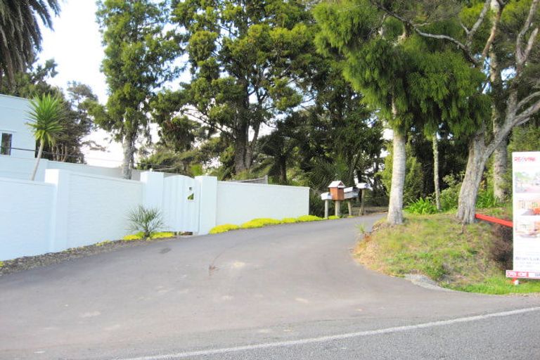 Photo of property in 264 Forest Hill Road, Waiatarua, Auckland, 0612