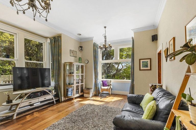 Photo of property in 36 Sutherland Crescent, Melrose, Wellington, 6023