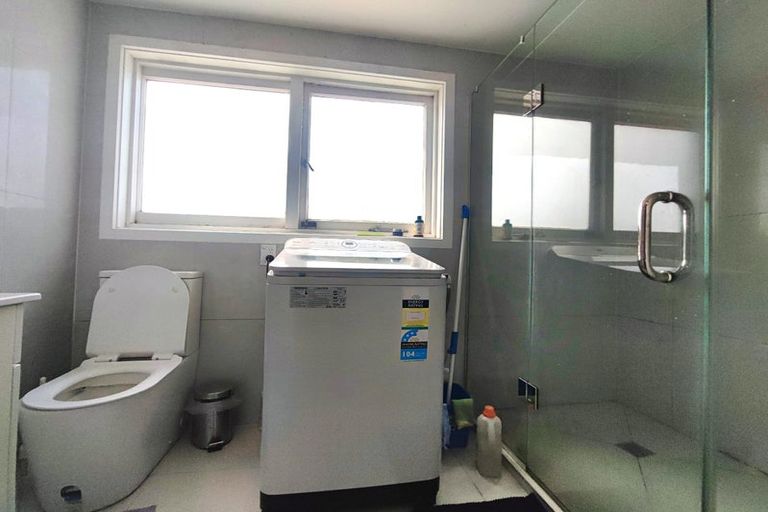 Photo of property in 120 Golf Road, New Lynn, Auckland, 0600