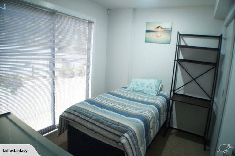 Photo of property in 2/10 Silver Moon Road, Albany Heights, Auckland, 0632