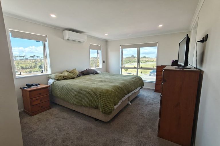 Photo of property in 8 Ritetai Street, Clarks Beach, 2122