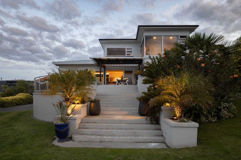 Photo of property in 12 George Street, Hospital Hill, Napier, 4110