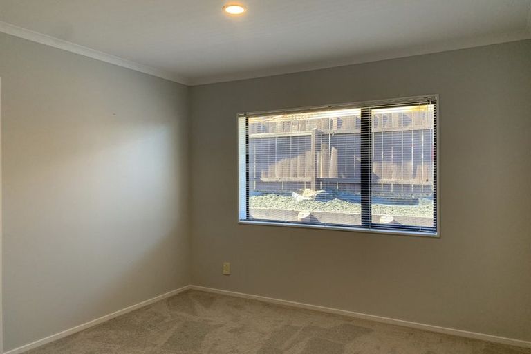 Photo of property in 6 Fleetwood Drive, Henderson, Auckland, 0612