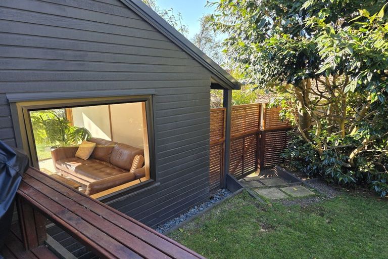 Photo of property in 11 Cannon Street, Westown, New Plymouth, 4310