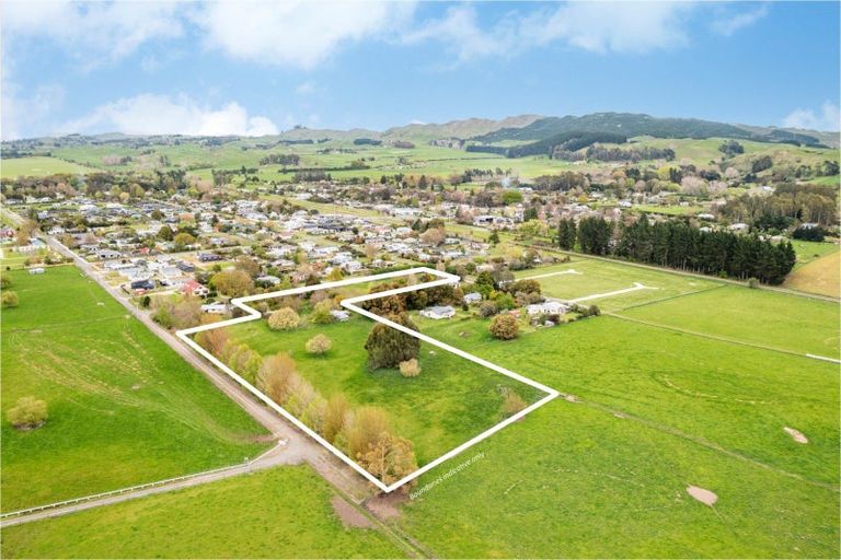 Photo of property in 33 Ellison Street, Otane, 4202