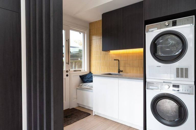 Photo of property in 8 Aikmans Road, Merivale, Christchurch, 8014