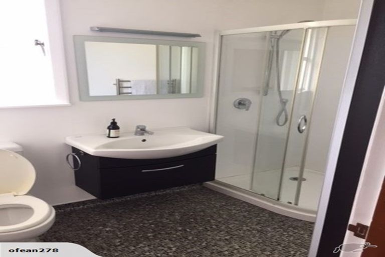 Photo of property in 26 Lyndfield Lane, Newlands, Wellington, 6037