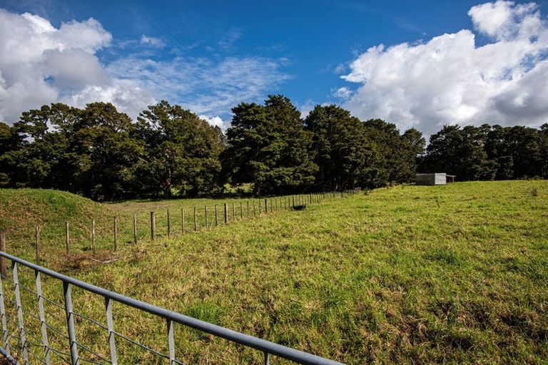 Photo of property in 362a Whananaki Road North, Opuawhanga, Hikurangi, 0181