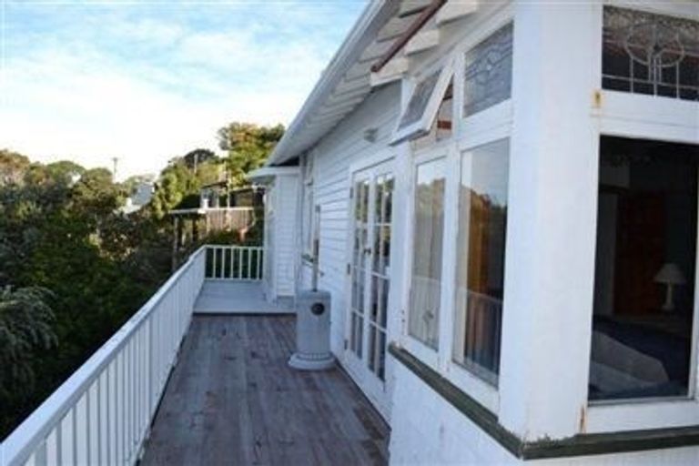 Photo of property in 30 Napier Street, Karaka Bays, Wellington, 6022