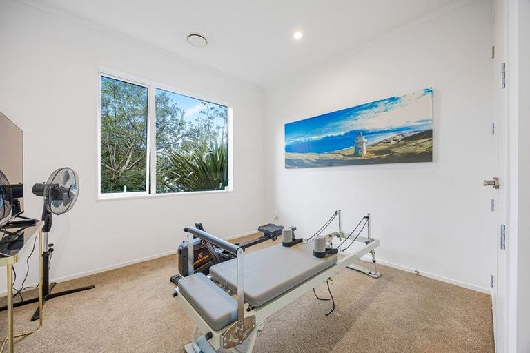 Photo of property in 44 Boocock Crescent, Orewa, 0931