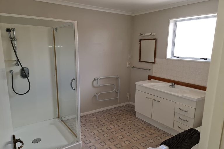 Photo of property in 1 Matai Street, Waikanae, 5036