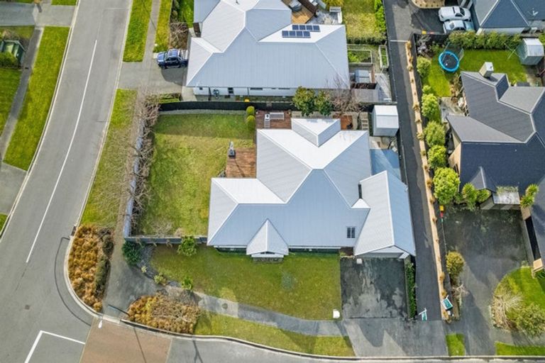 Photo of property in 32 Linkwater Way, Parklands, Christchurch, 8083