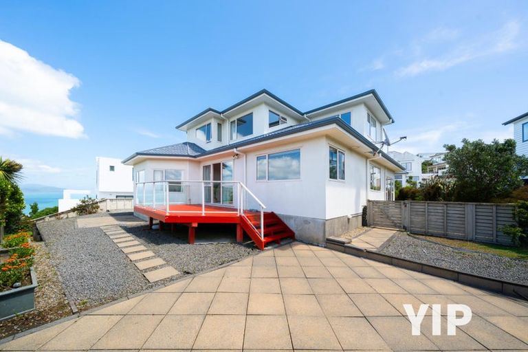 Photo of property in 45 Tamworth Crescent, Newlands, Wellington, 6037