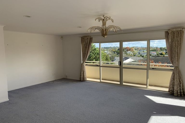 Photo of property in 16 Stephanie Close, Glenfield, Auckland, 0629