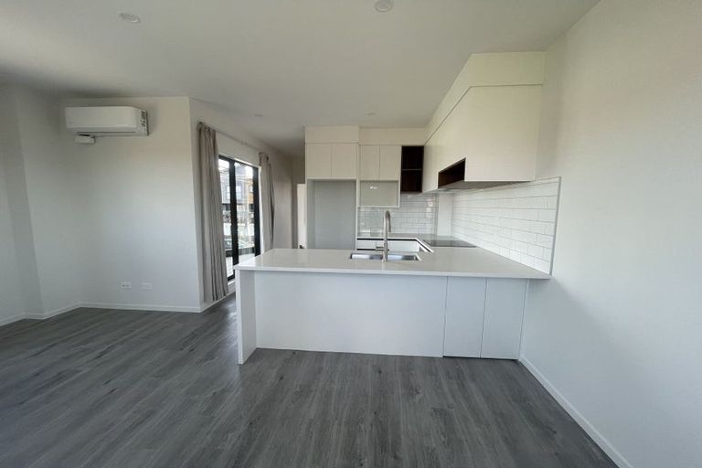 Photo of property in 2/39 Dale Crescent, Pakuranga, Auckland, 2010