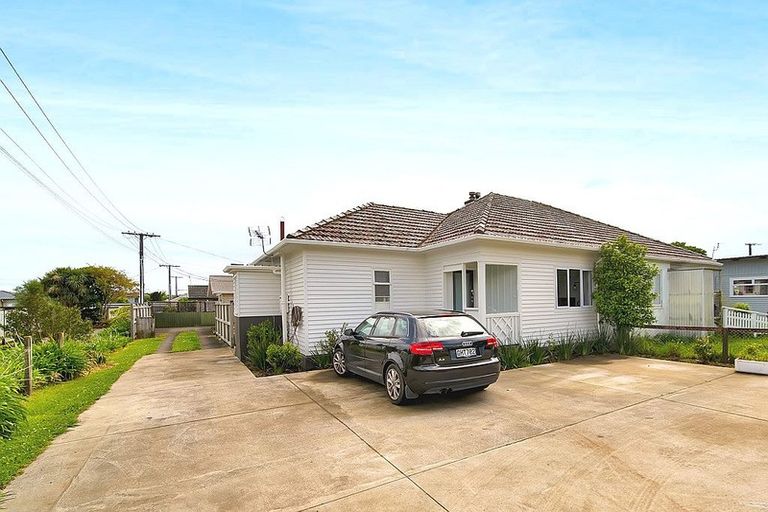 Photo of property in 17 Upjohn Street, Brooklands, New Plymouth, 4310