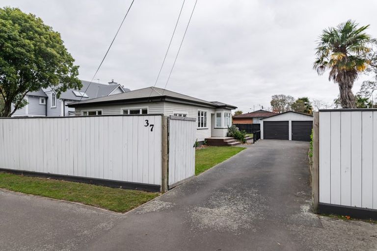 Photo of property in 37 Hawford Road, Opawa, Christchurch, 8023