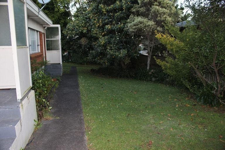 Photo of property in 2/23 Tahi Terrace, Glen Eden, Auckland, 0602