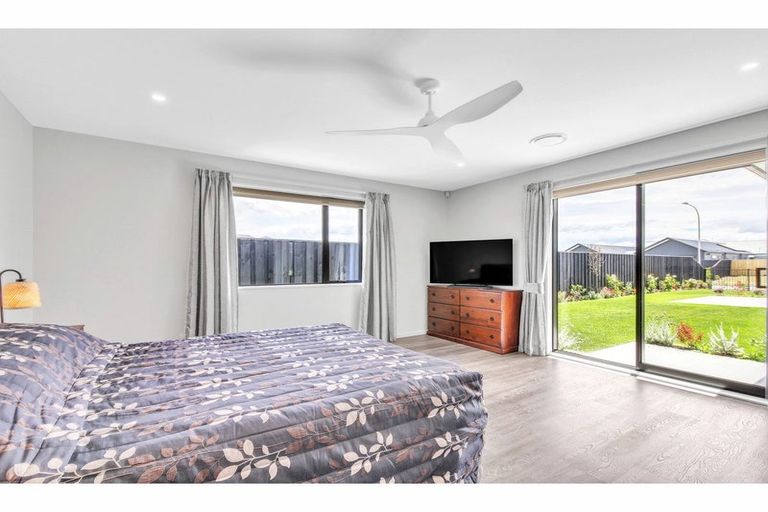 Photo of property in 3 Mccahon Drive, Rangiora, 7400