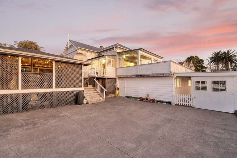 Photo of property in 33 Garfield Road, Helensville, 0800