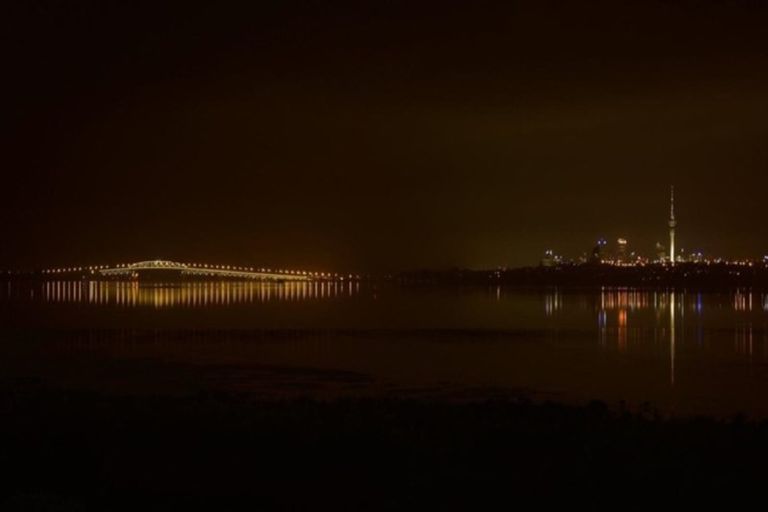 Photo of property in 14 Longbush Road, Te Atatu Peninsula, Auckland, 0610