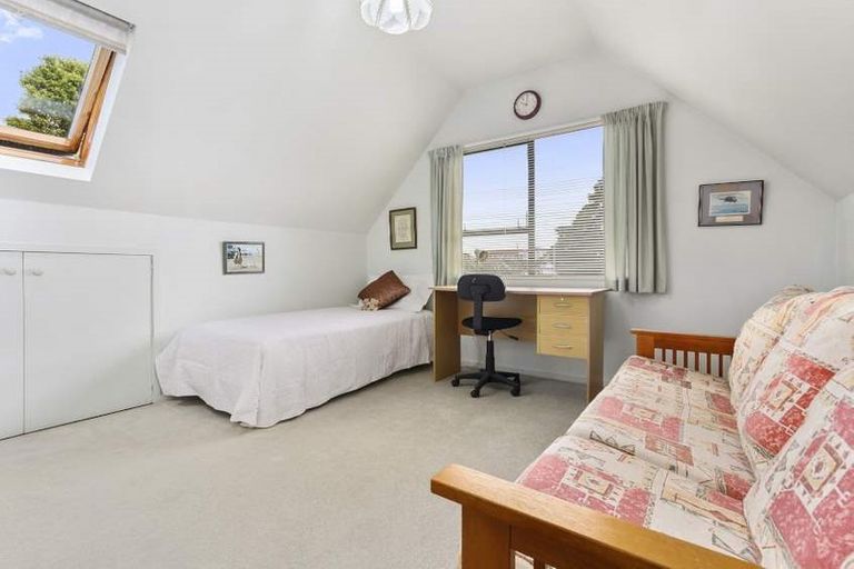 Photo of property in 4 Sunward Rise, Glenfield, Auckland, 0629