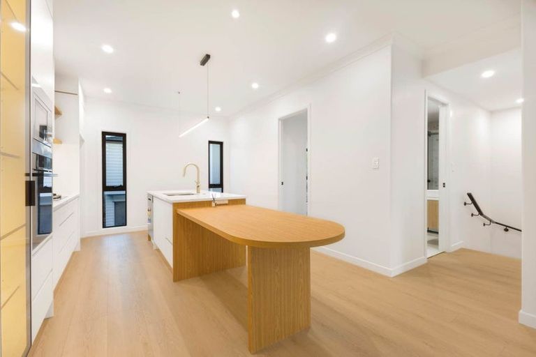 Photo of property in 69d Chivalry Road, Glenfield, Auckland, 0629