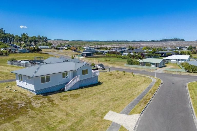 Photo of property in 2 Wai Kite Kite Place, Motuoapa, 3382