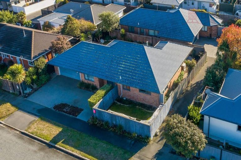 Photo of property in 2 Kirsten Place, Parklands, Christchurch, 8083