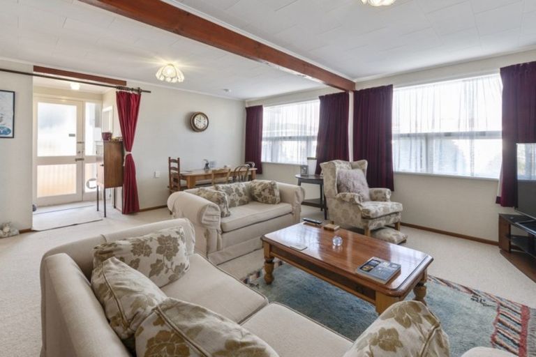 Photo of property in 2 Ely Place, Levin, 5510