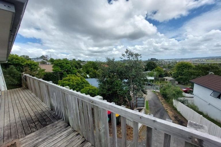 Photo of property in 1/59 Santiago Crescent, Unsworth Heights, Auckland, 0632