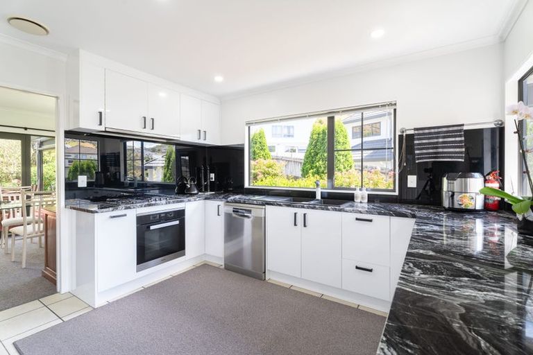 Photo of property in 53 Amesbury Drive, Churton Park, Wellington, 6037