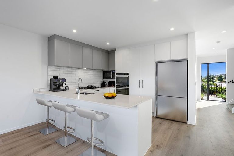Photo of property in 22 Park Green Avenue, Rosehill, 2113