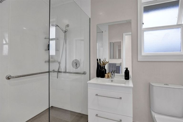 Photo of property in 13 Malone Place, Hawera, 4610