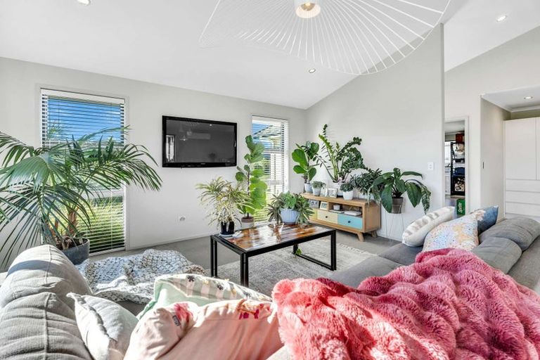 Photo of property in 19 Lady Jocelyn Place, Whitianga, 3510