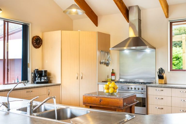 Photo of property in 20 Glentui Place, Waikawa, Picton, 7220