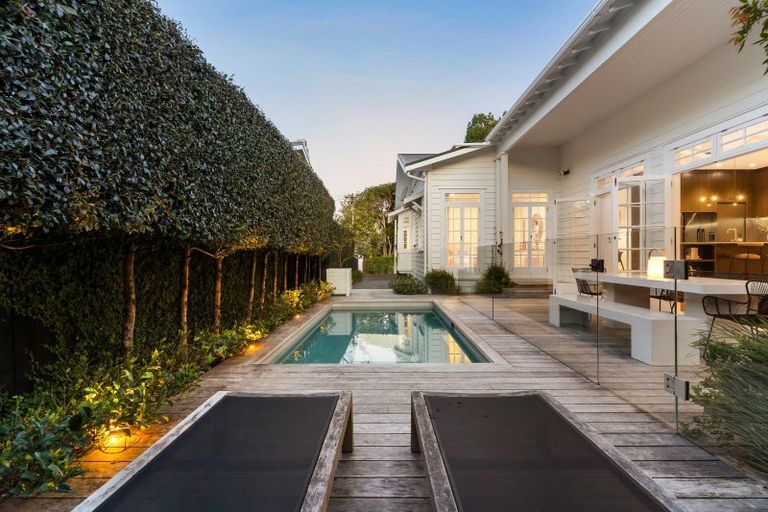 Photo of property in 44 Princes Street, Northcote Point, Auckland, 0627