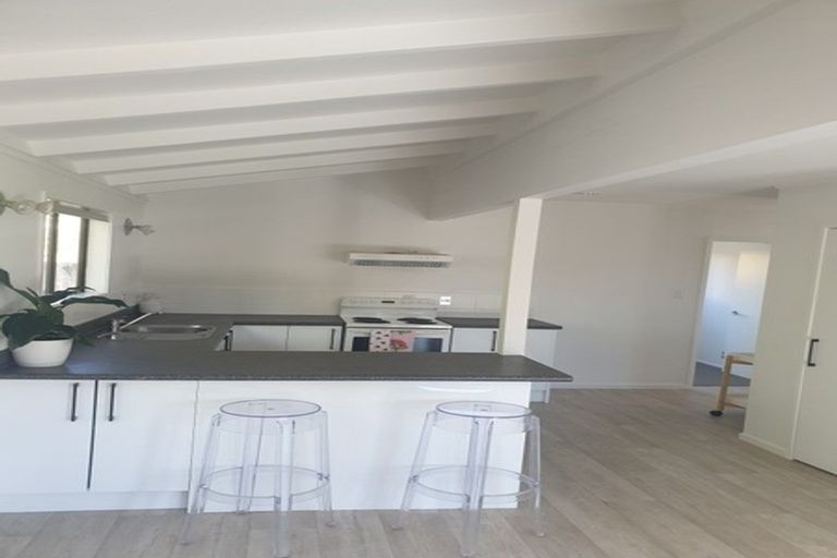 Photo of property in 44b Walton Street, Red Beach, 0932