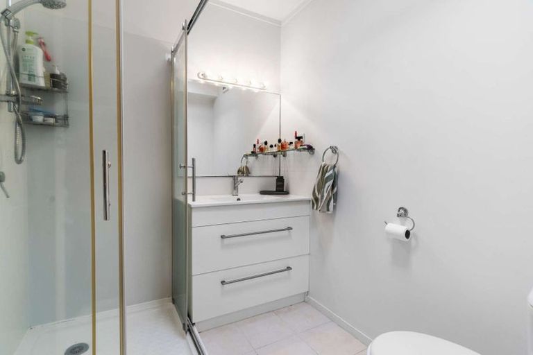 Photo of property in 2/13a Eskdale Road, Birkdale, Auckland, 0626