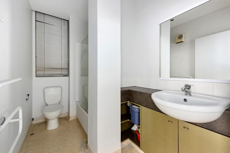 Photo of property in Hume House, 13/152u The Terrace, Wellington Central, Wellington, 6011