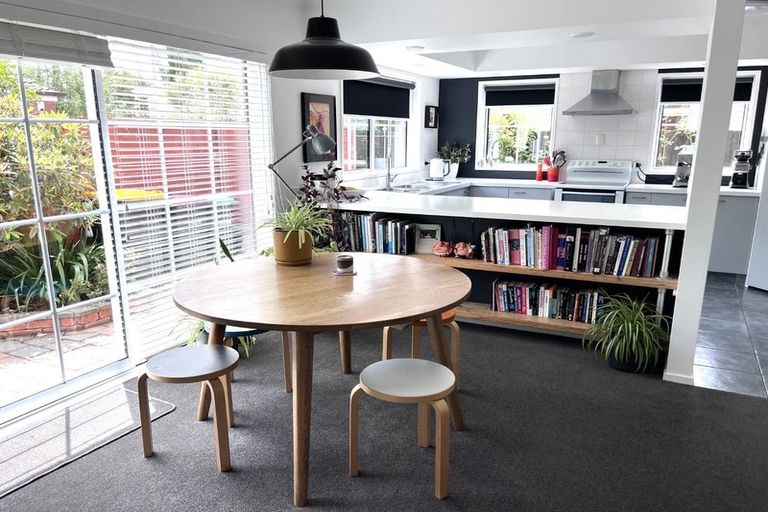 Photo of property in 50 Saint Andrews Square, Strowan, Christchurch, 8052